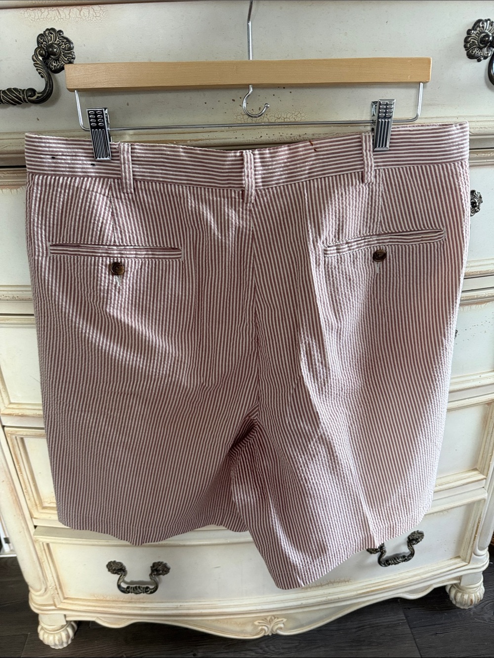 Brooks Brothers Men’s Maroon and White Seersucker Flat-Front Shorts - 40